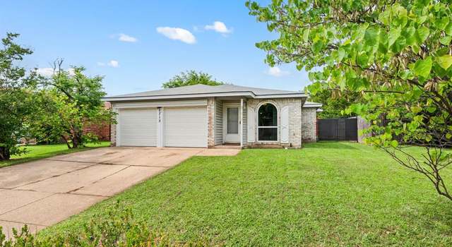 Photo of 1715 Quinlan Ct, Arlington, TX 76018