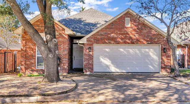 Photo of 12 Country Club Pl, Waxahachie, TX 75165