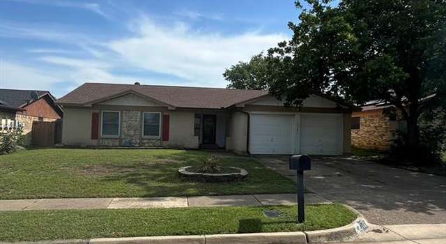 Photo of 116 Volunteer Dr, Arlington, TX 76014