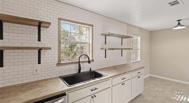 Photo of 6063 Meandering Rd, Fort Worth, TX 76114