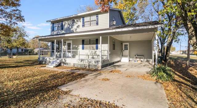 Photo of 100 N Hinckley St, Blooming Grove, TX 76626