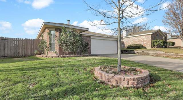 Photo of 10221 Sunset View Dr, Fort Worth, TX 76108