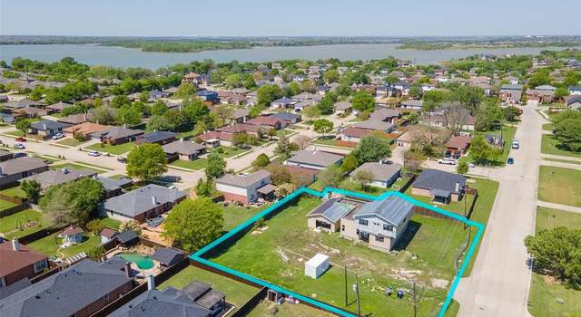 Photo of 122 Hillside Beach Dr, Little Elm, TX 75068