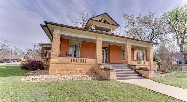 Photo of 210 W Elm St, Winnsboro, TX 75494