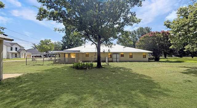 Photo of 1004 Wildwood Way, Tool, TX 75143