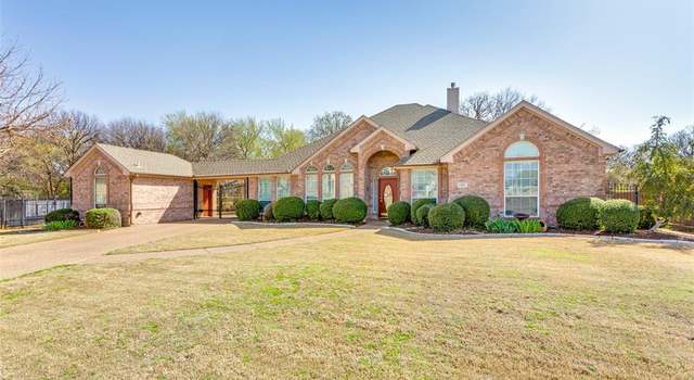 Property at 604 Oak Leaf Dr, Kennedale, TX 76060, 4 beds, 3 baths
