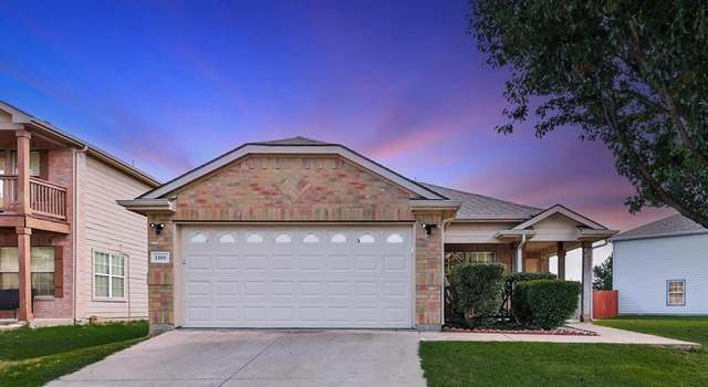 Photo of 1101 Castle Top Dr, Fort Worth, TX 76052