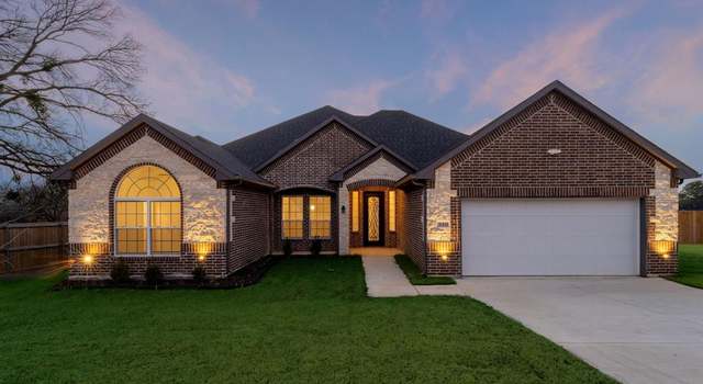 Photo of 310 Oakwood Dr, Euless, TX 76040