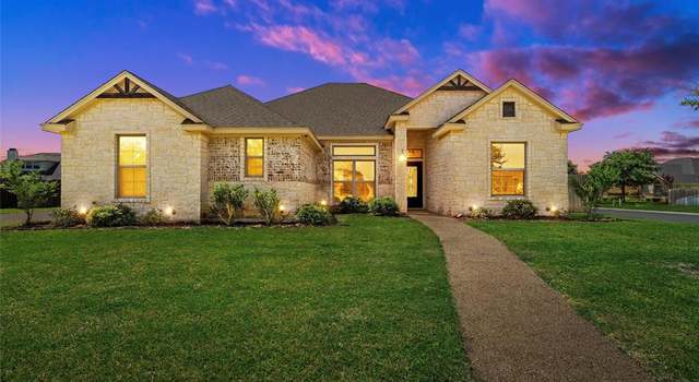 Photo of 300 Desert Sky Dr, Mcgregor, TX 76657