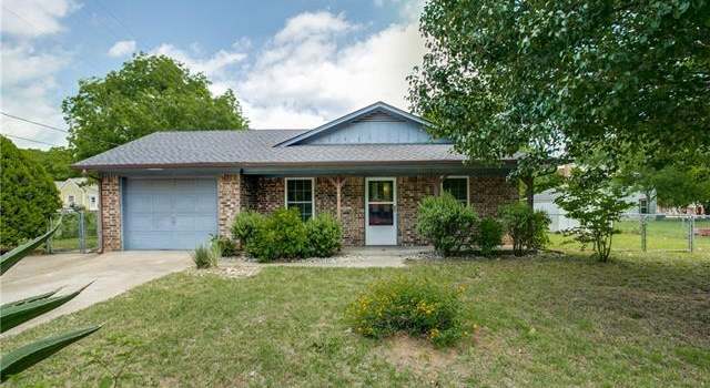 Photo of 106 W Plum St, Aubrey, TX 76227