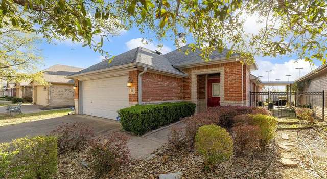 Photo of 821 Claycourt Cir, Fort Worth, TX 76120