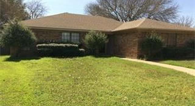 Photo of 725 Douglas St, Burleson, TX 76028