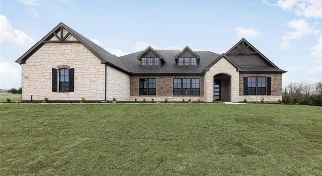 Photo of 1060 Julian Dr, Van Alstyne, TX 75495