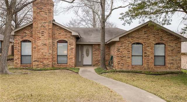 Photo of 407 Whispering Hills Dr, Duncanville, TX 75137