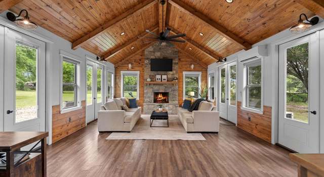 Photo of 828 Crooked Creek Rd, Edgewood, TX 75117