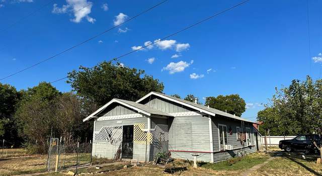 Photo of 1013 S Neches St, Coleman, TX 76834