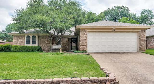 Photo of 1001 Woodhaven Ct, Euless, TX 76039