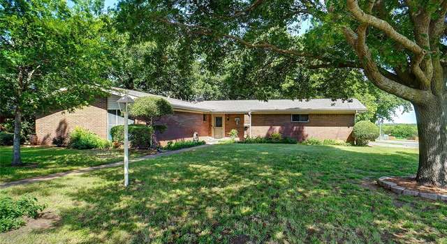Photo of 1512 Hulme St, Bowie, TX 76230