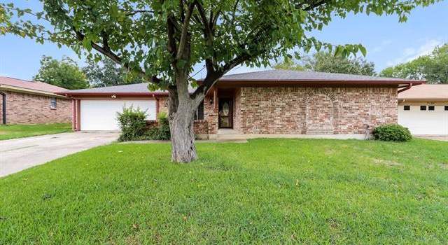 Photo of 3011 Cascade Ln, Arlington, TX 76014