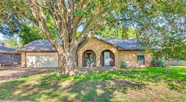 Photo of 1008 Park Dr, Benbrook, TX 76126
