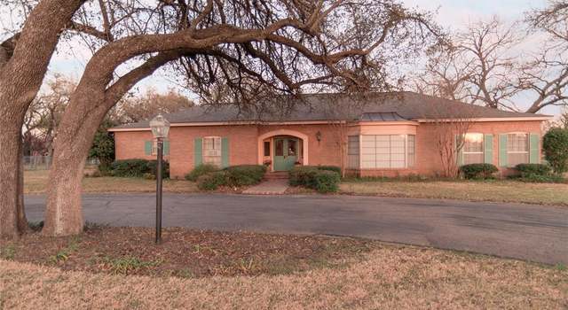Photo of 711 N Hurt St, Dublin, TX 76446