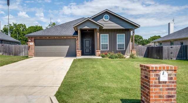 Photo of 1402 N Mason St, Bowie, TX 76230