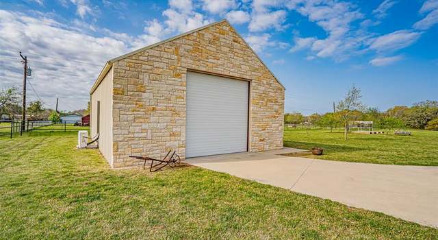 Photo of 169 Star Point Ln, Weatherford, TX 76088
