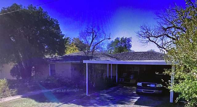 Photo of 800 Combs St, Quanah, TX 79252