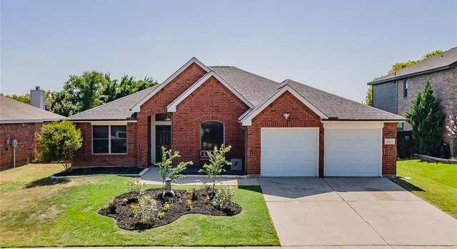 Photo of 9517 Fox Hill Dr, Fort Worth, TX 76131