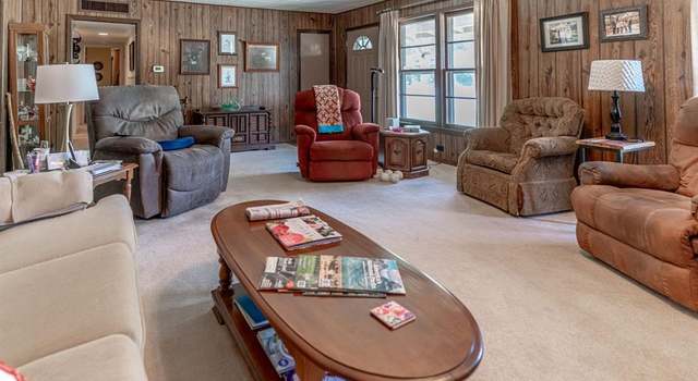Photo of 201 S Lancaster St, Granbury, TX 76048