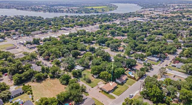 Photo of 201 S Lancaster St, Granbury, TX 76048