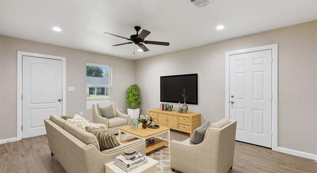 Photo of 2612 Mission St, Fort Worth, TX 76109