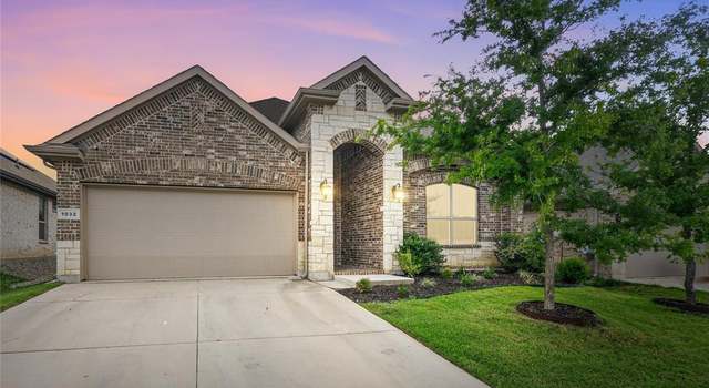 Photo of 1032 Pitch Pine St, Hickory Creek, TX 75065