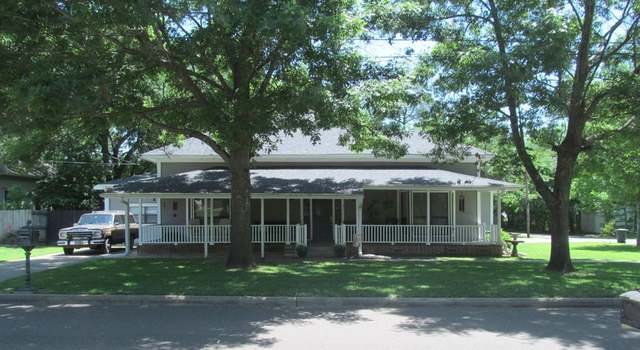 Photo of 211 W Myrtle St, Winnsboro, TX 75494
