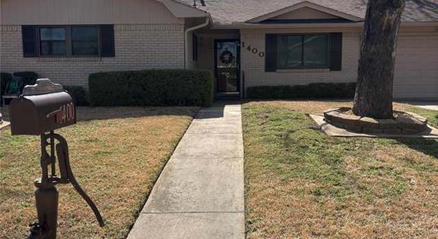 Photo of 1400 Lynwood St, Gainesville, TX 76240