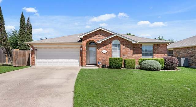 Photo of 312 Comiskey Ct, Saginaw, TX 76179