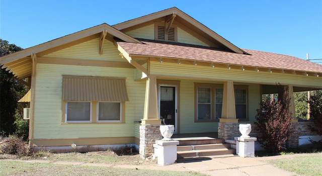 Photo of 231 N 3rd Ave, Munday, TX 76371