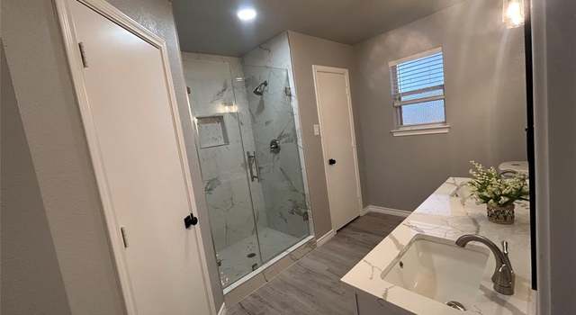 Photo of 200 Cherokee Trl, Alvarado, TX 76009