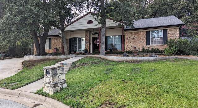 Photo of 1904 Bay Oaks Ct, Fort Worth, TX 76112