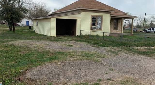 Photo of 301 E 4th St, Quanah, TX 79252