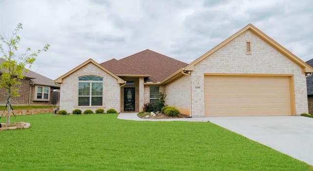 Property at 2008 Hill Crest Ct, Weatherford, TX 76086, 3 beds, 2 baths