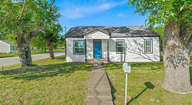 Photo of 305 W Greenwood Ave, Bowie, TX 76230