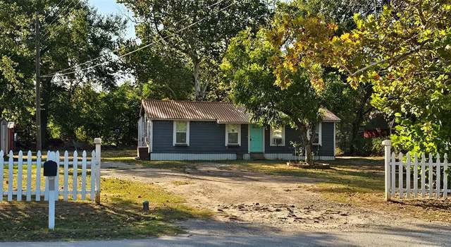 Photo of 1041 N Walnut St, Van, TX 75790