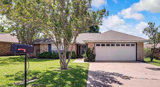 Photo of 2018 Chantilly Ct, Arlington, TX 76015