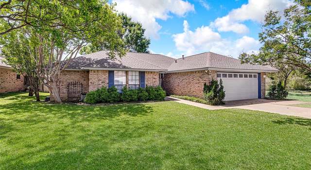 Photo of 2018 Chantilly Ct, Arlington, TX 76015