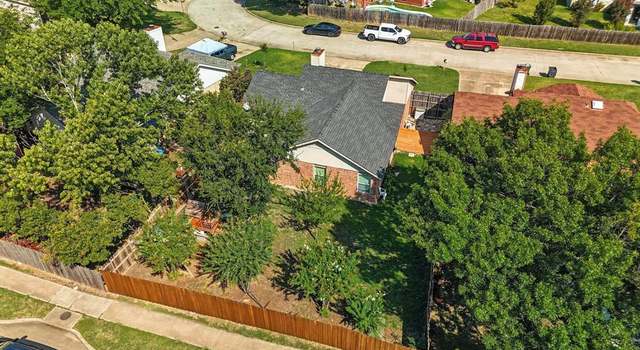 Photo of 1404 Thackery Dr, Arlington, TX 76018