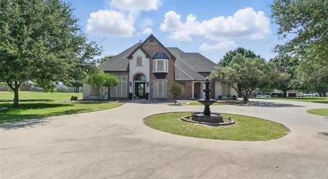 Photo of 1901 Yucatan Dr, Granbury, TX 76048
