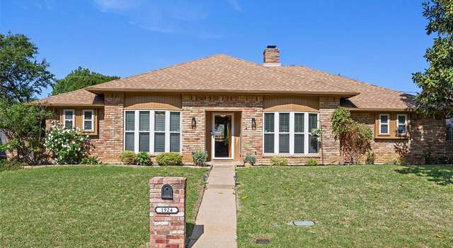 Photo of 1924 Rockbrook Dr, Arlington, TX 76006