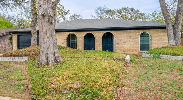 Photo of 2715 Bent Tree Ln, Arlington, TX 76016