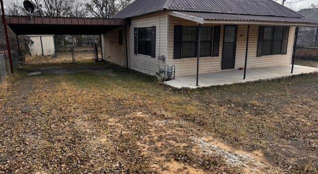 Photo of 305 S West St, Bangs, TX 76823